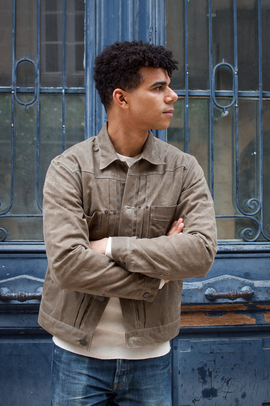 Lionel is wearing the RJ1 waxed jacket from FREENOTE CLOTH, made in USA with a Japanese fabric lining. Built to last